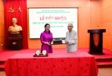 Người cận vệ của Bác Hồ trao tặng Khu Di tích Phủ Chủ tịch 2 hiện vật quý