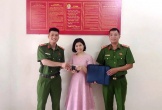 Công an Thanh Hóa giao trả tài sản cho người đánh rơi