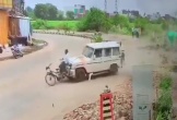 Ô tô mất lái, đâm trúng hàng loạt phương tiện trên phố