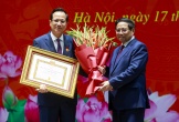 Thủ tướng trao Huy hiệu 40 năm tuổi Đảng tặng Bộ trưởng Đào Ngọc Dung