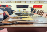 Bắt giữ người đàn ông cất giấu 9 khẩu súng trong nhà