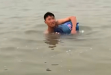 N/a/m th/a/nh ni/ê/n không biết bơi vẫn ôm vỏ thùng nước xuống sông Mã tắm