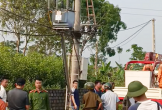 Phát hiện t/h/i t/h/ể n/a/m s/i/n/h lớp 8 trên cột điện