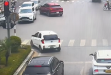 Làm rõ tranh cãi CSGT 'báo lỗi sai' với ô tô quay đầu tại vạch đi bộ sang đường