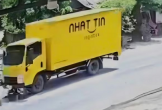 Va chạm với xe thư báo, 2 người đi xe máy thương vong