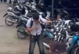 Nam sinh lớp 12 bị nhóm thanh niên mặc quần cộc đột nhập vào trường h.à.n.h h.u.n.g