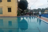 Ba cháu nhỏ nghi bị điện giật trong bể bơi trường học