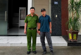Người đàn ông /la/o vào biển lửa, giành sự sống cho hai n/ạ/n nh/â/n mắc kẹt