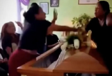 Tang lễ đang diễn ra, 2 phụ nữ bỗng lao vào nhau trước quan tài khiến người thân hoảng hốt: Vì lý do này