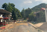 Thi công đường tỉnh 523B: Người dân “kêu trời” vì bụi, lầy và nguy cơ tai nạn rình rập