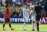 Messi bị chỉ trích vì hành động 'đòi thẻ đỏ' ở chung kết World Cup 2026